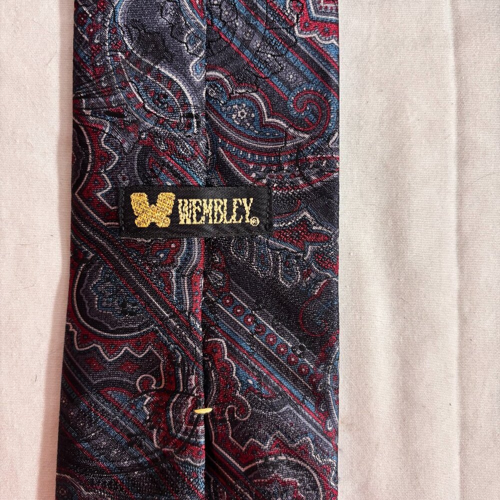 Wembley paisley maroon and navy tie